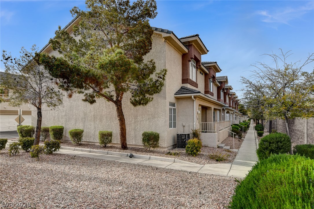 1302 Dusty Creek Street Property Photo 6