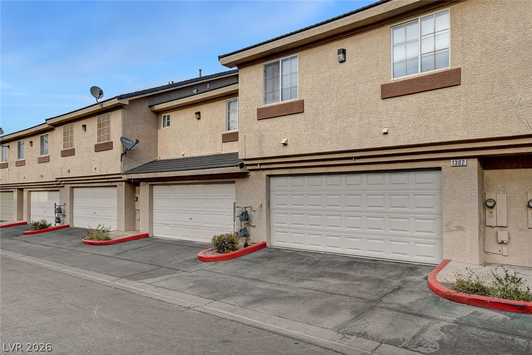1302 Dusty Creek Street Property Photo 42