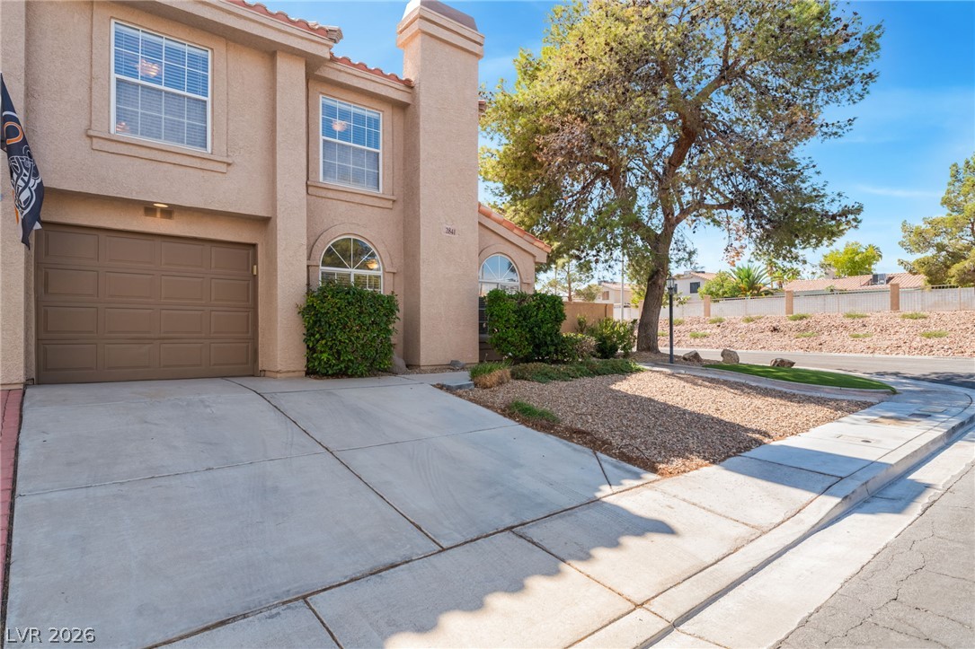 2841 Floral Peak Drive Property Photo 4