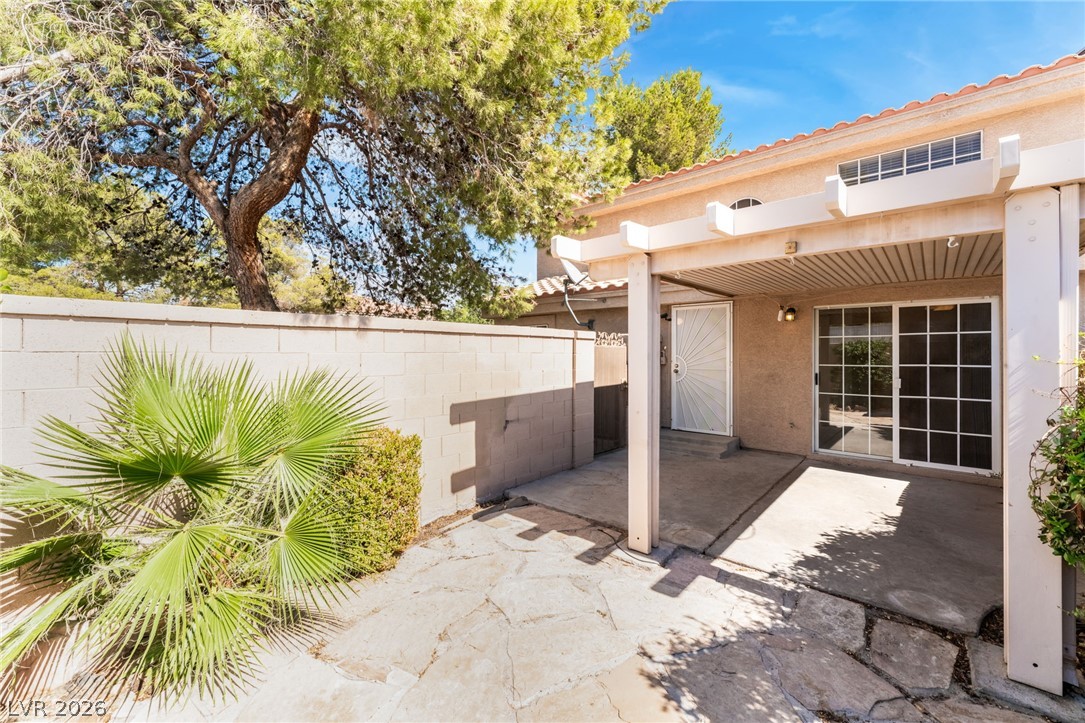 2841 Floral Peak Drive Property Photo 8