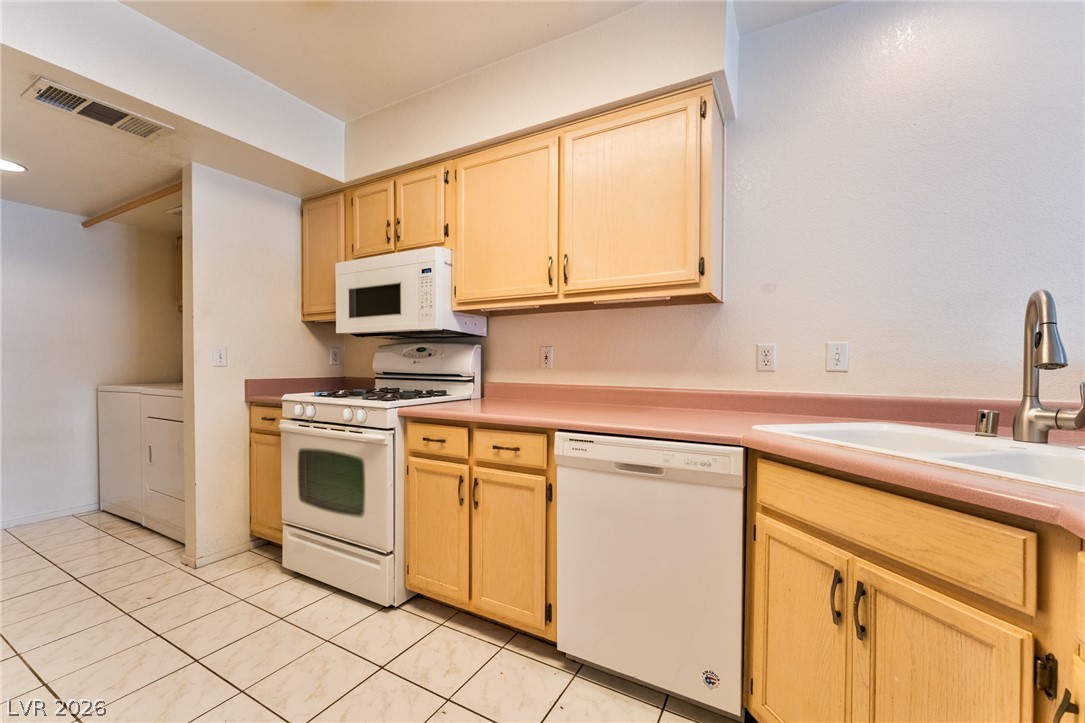 2841 Floral Peak Drive Property Photo 17