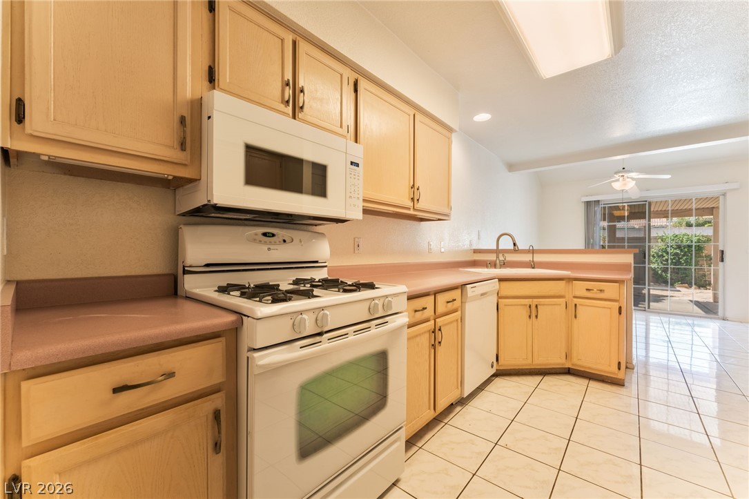 2841 Floral Peak Drive Property Photo 20