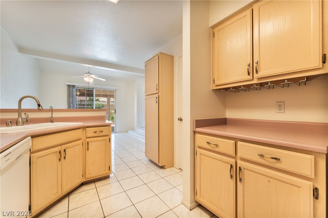 2841 Floral Peak Drive Property Photo 21