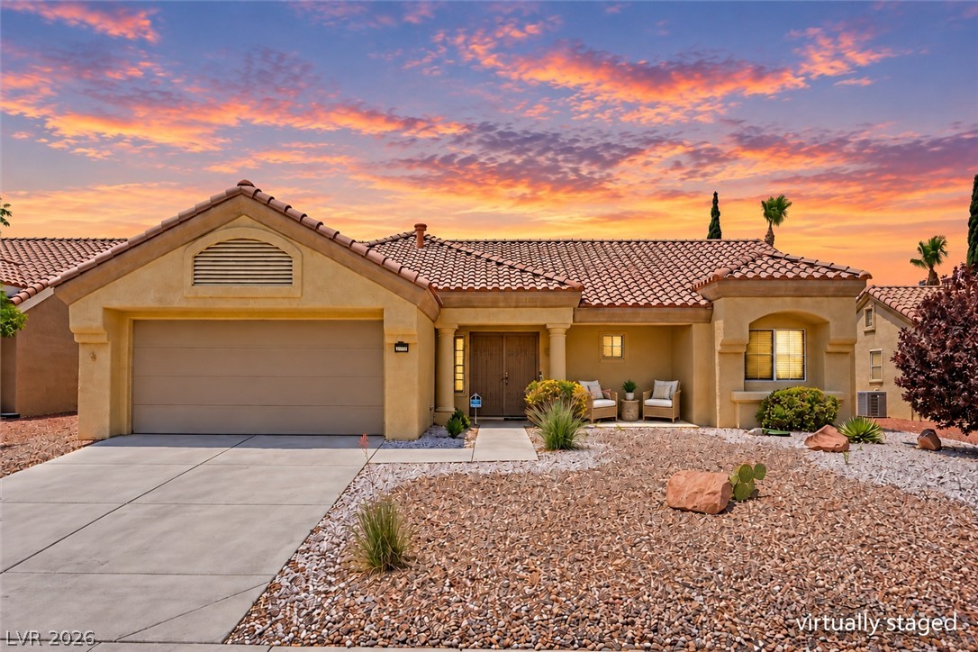 2517 Desert Sands Drive Property Photo 1