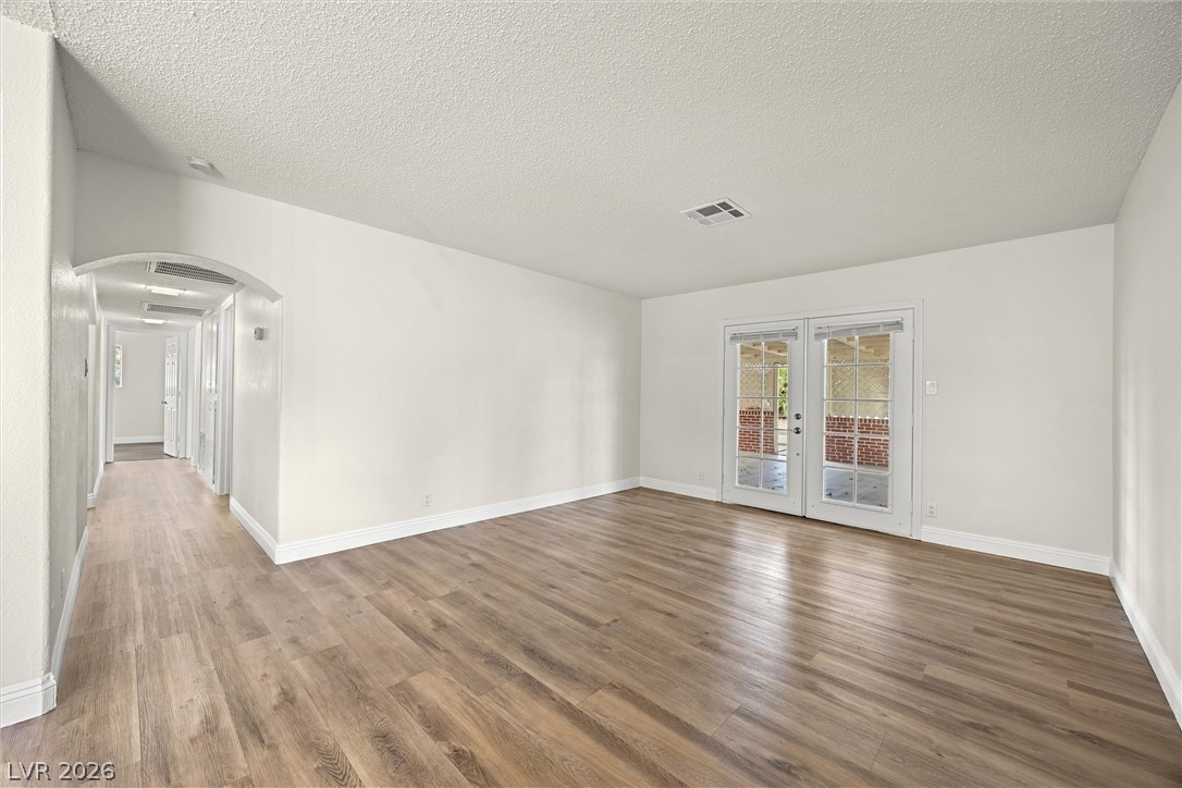 4122 Parkwood Circle Property Photo 6