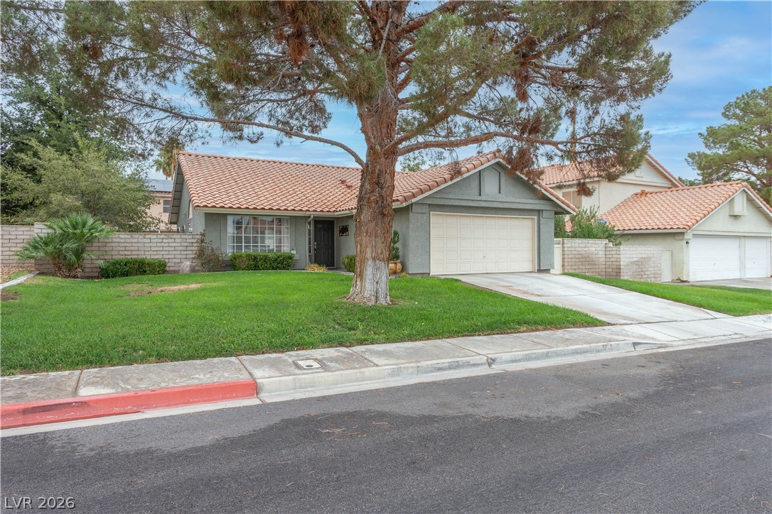 1316 Grey Hunter Drive Property Photo 3