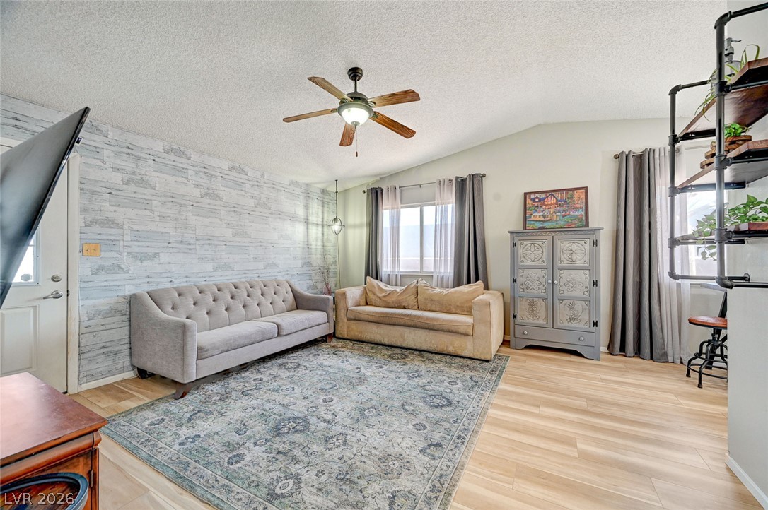 433 Bottle Brush Way Property Photo 6