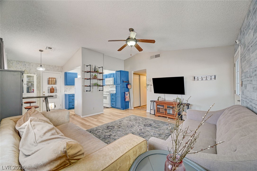 433 Bottle Brush Way Property Photo 9