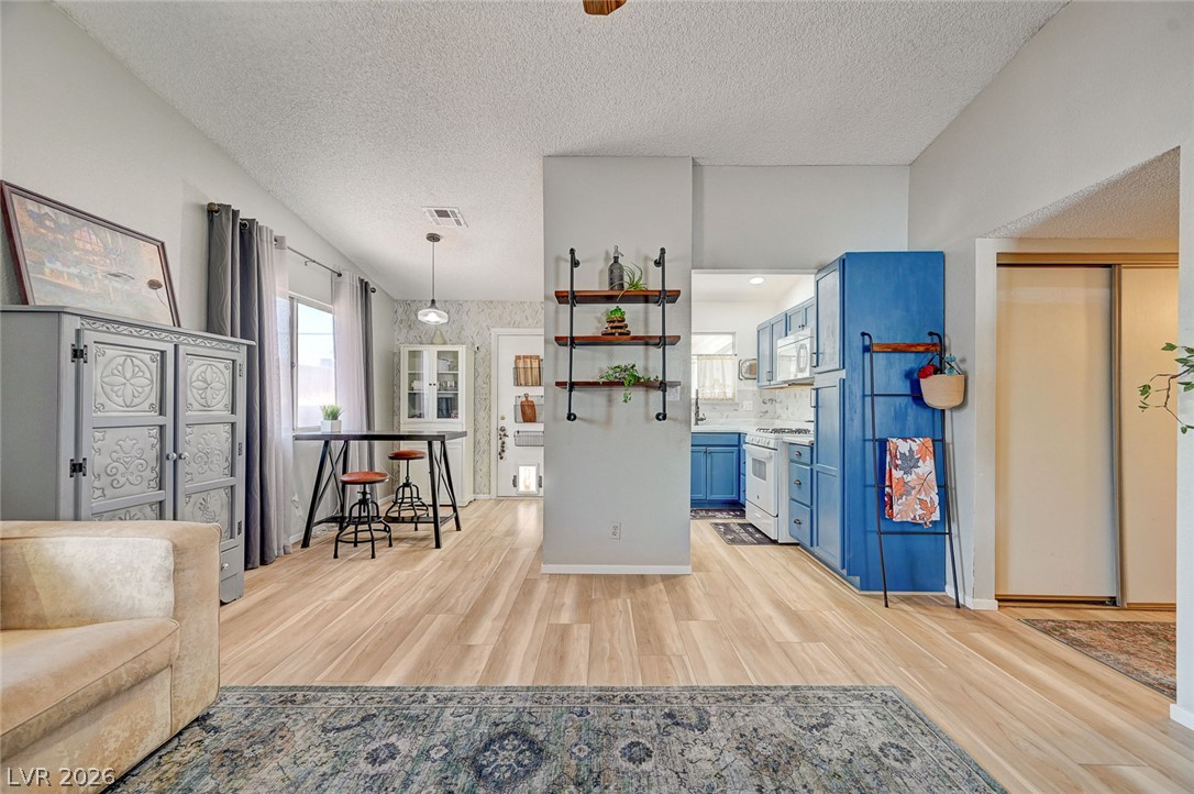 433 Bottle Brush Way Property Photo 10