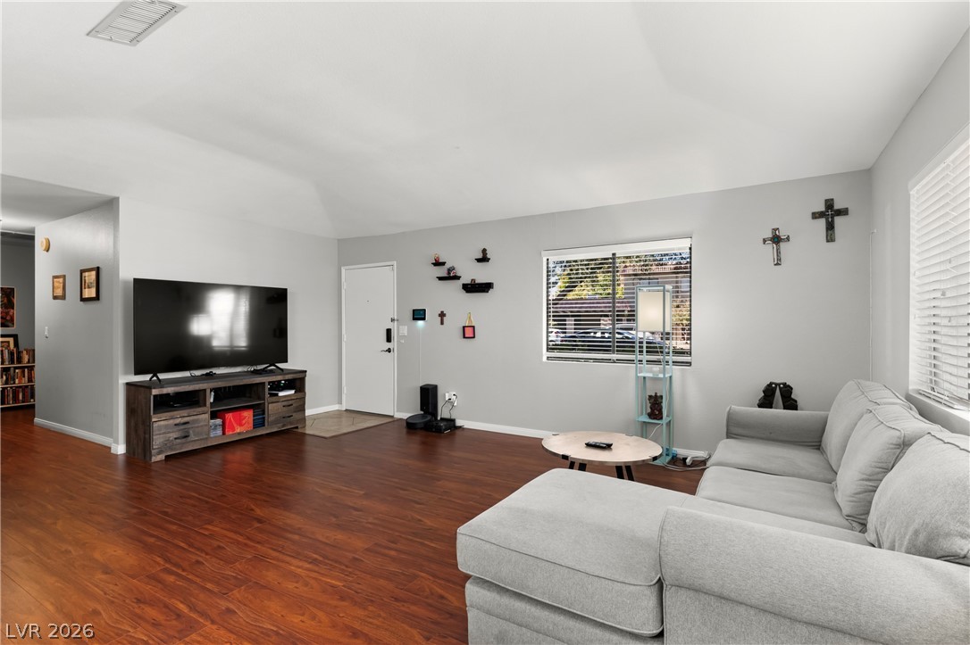 735 Apple Tree Court Property Photo 8