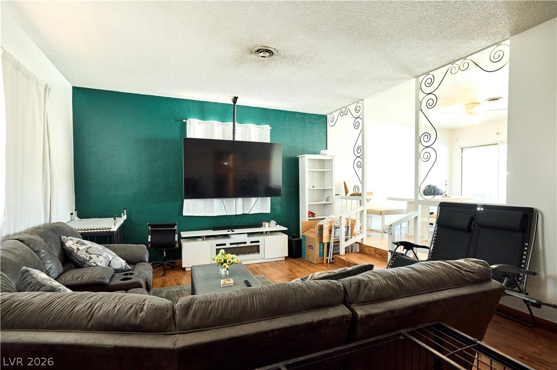 4504 Exposition Avenue Property Photo 3