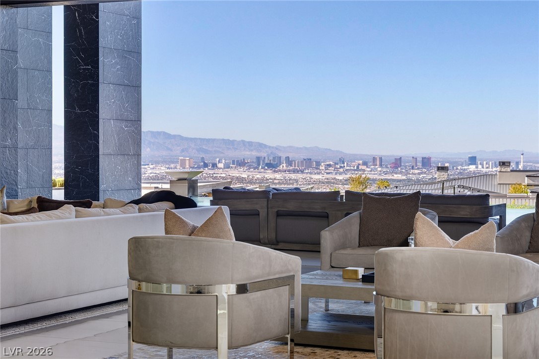 5 Sunset Strip Property Photo 12