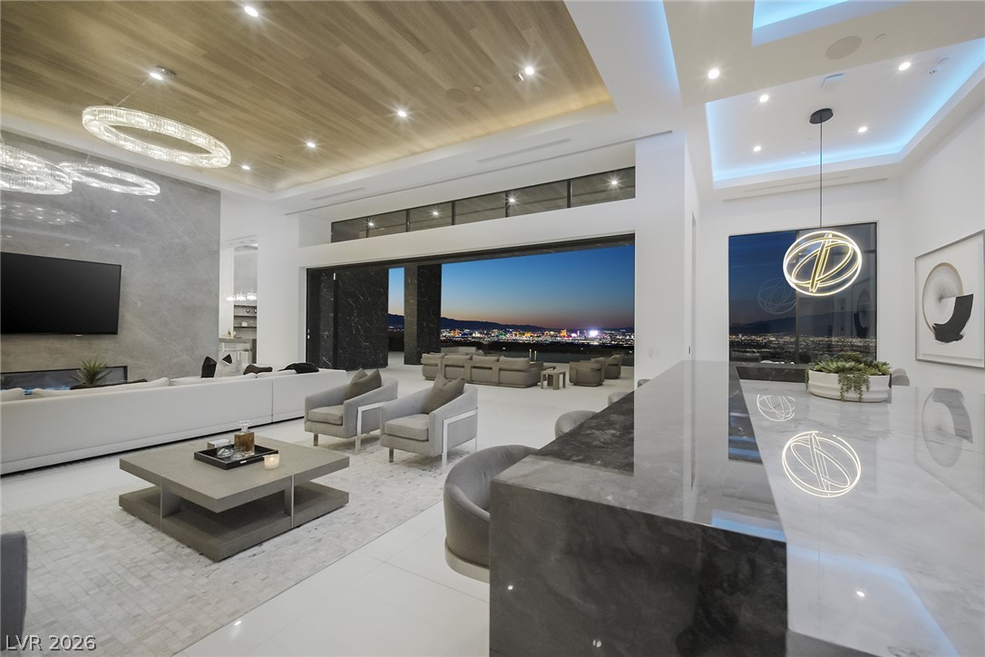 5 Sunset Strip Property Photo 16