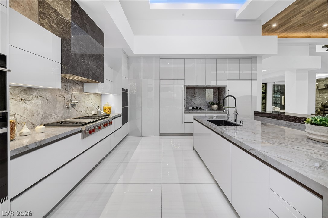 5 Sunset Strip Property Photo 18