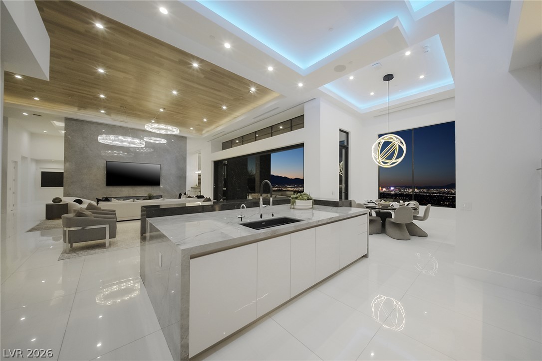 5 Sunset Strip Property Photo 22