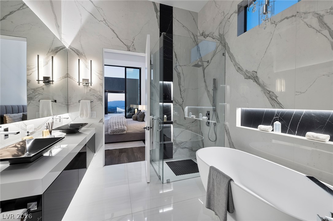 5 Sunset Strip Property Photo 44