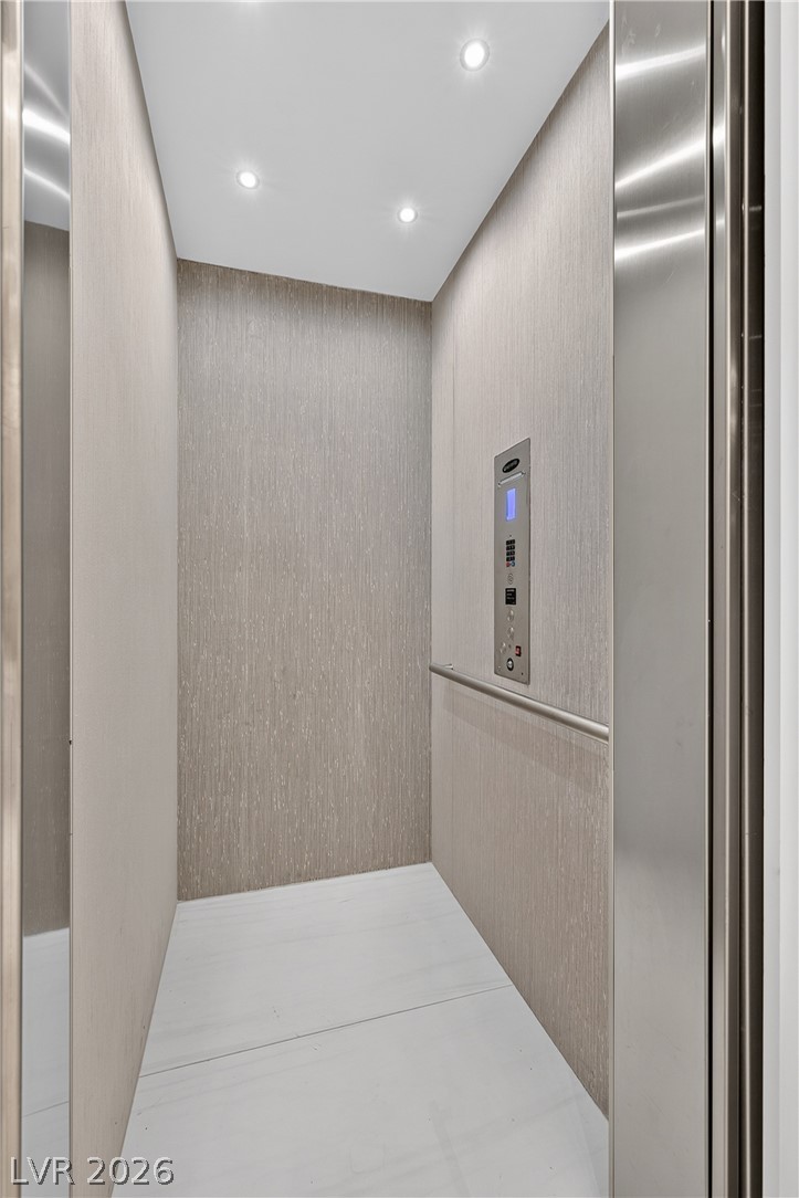 5 Sunset Strip Property Photo 46
