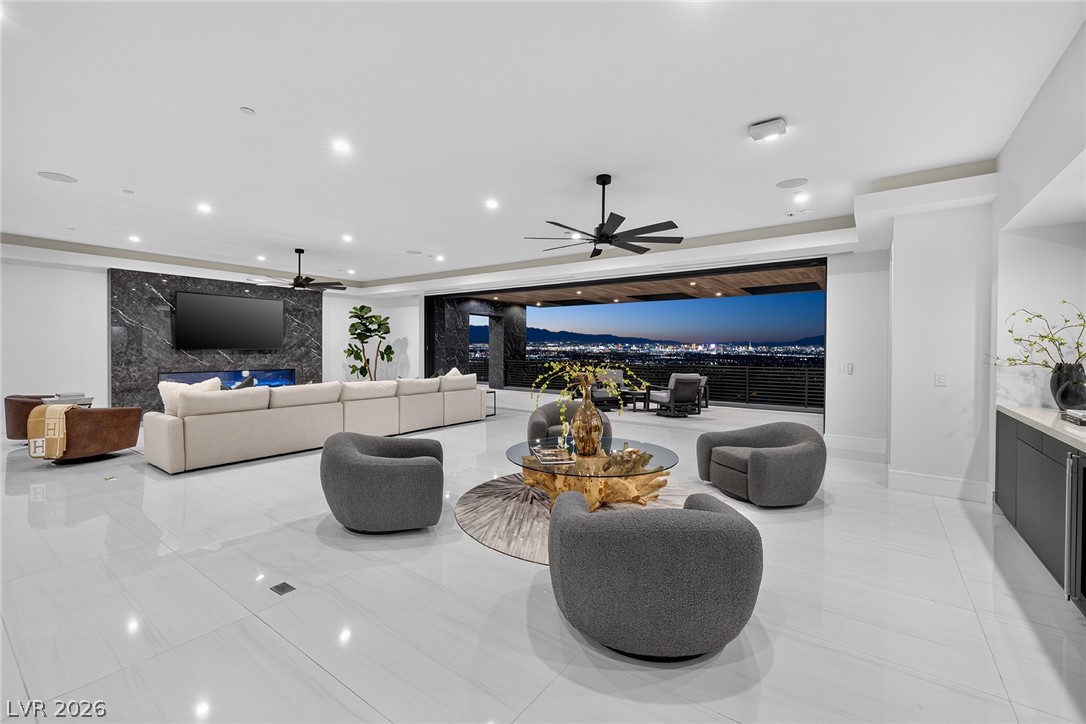 5 Sunset Strip Property Photo 47