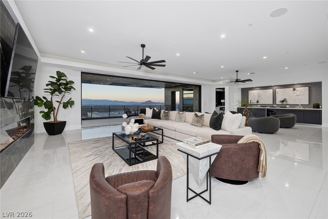 5 Sunset Strip Property Photo 48