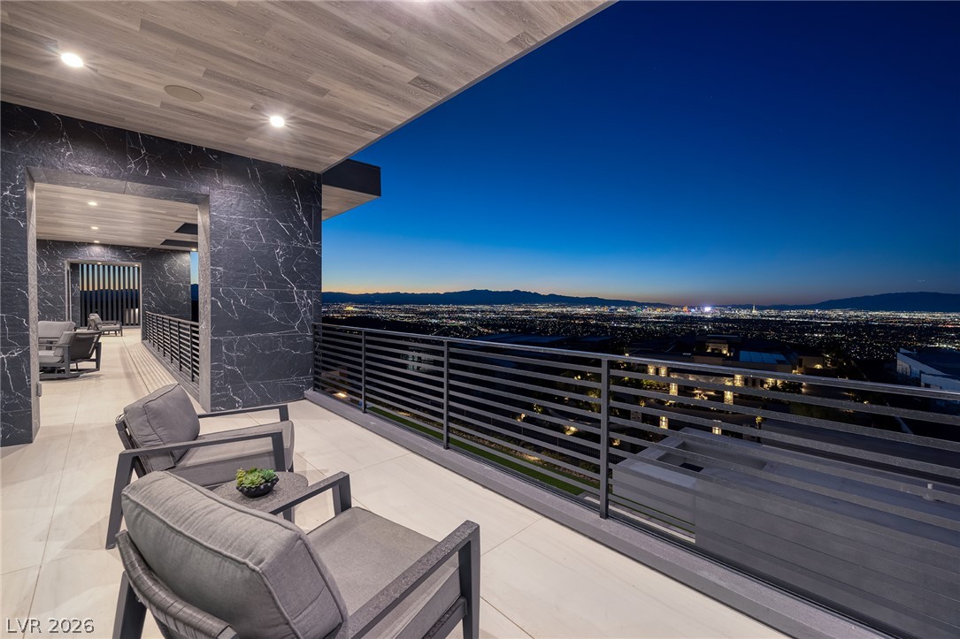 5 Sunset Strip Property Photo 55