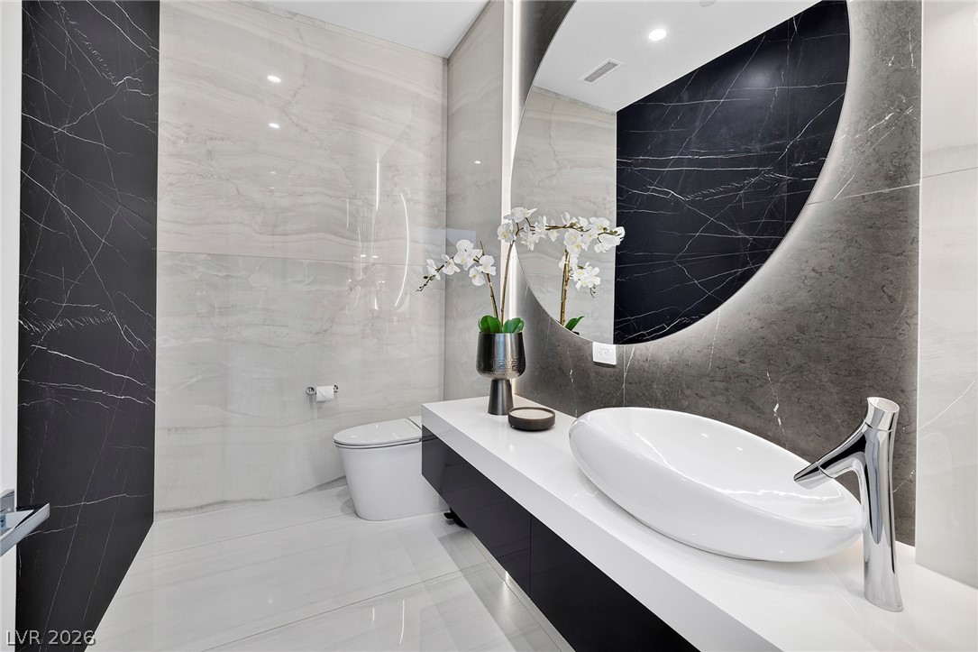 5 Sunset Strip Property Photo 56