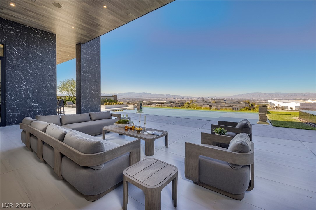 5 Sunset Strip Property Photo 61