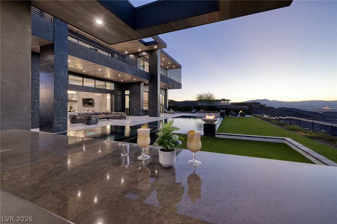 5 Sunset Strip Property Photo 65