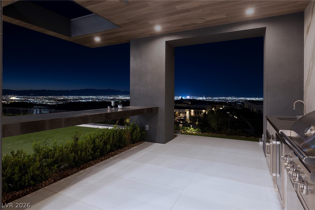 5 Sunset Strip Property Photo 66