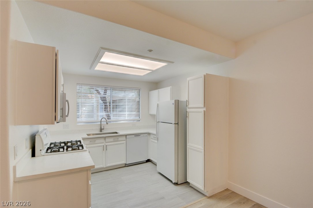 830 Carnegie Street 213 Property Photo 8