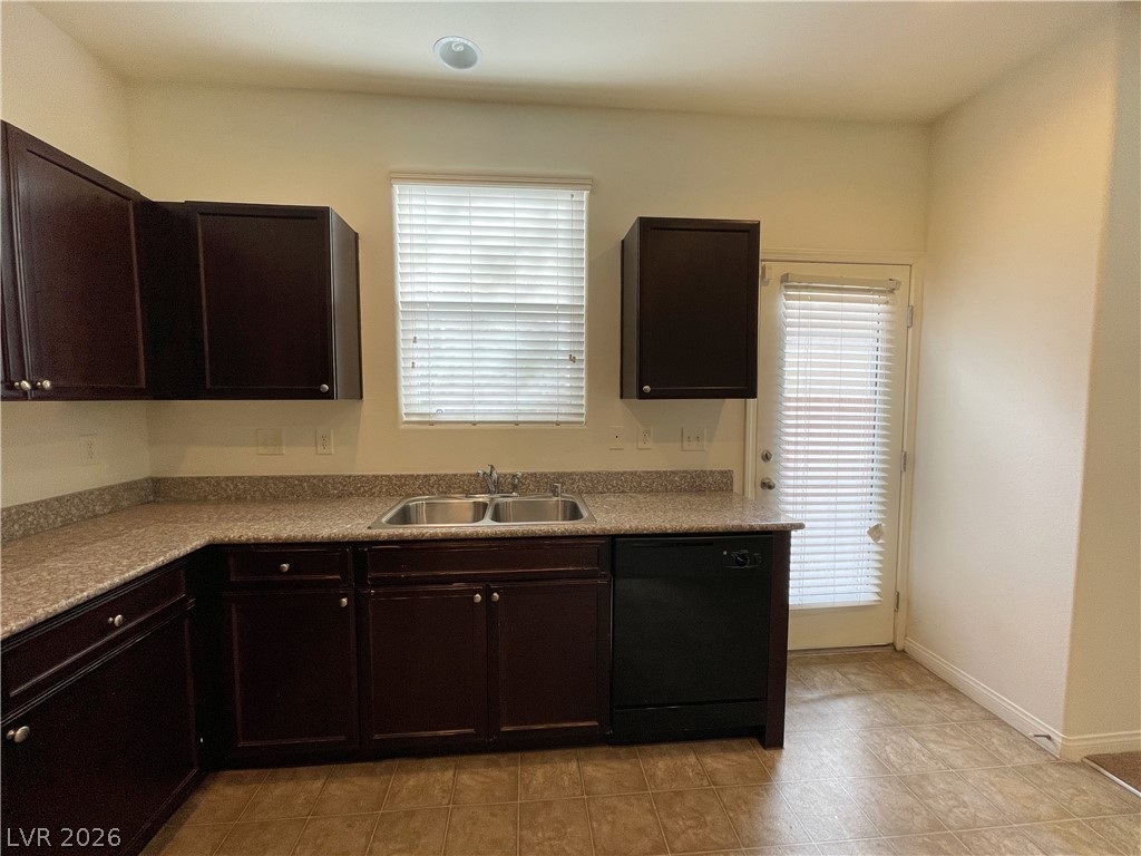 10619 Seasonable Drive Property Photo 10