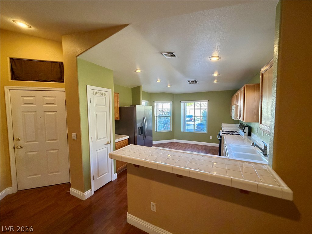 1594 Raining Hills Street Property Photo 4