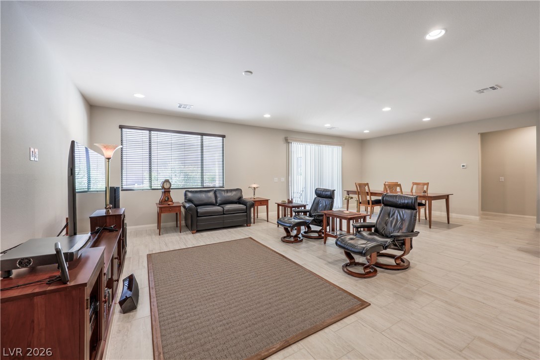 6341 Regina Ridge Street Property Photo 6