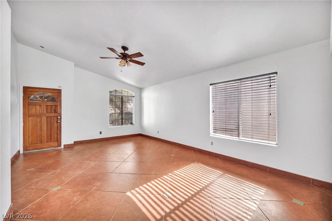 4906 Via Luis Court Property Photo 4