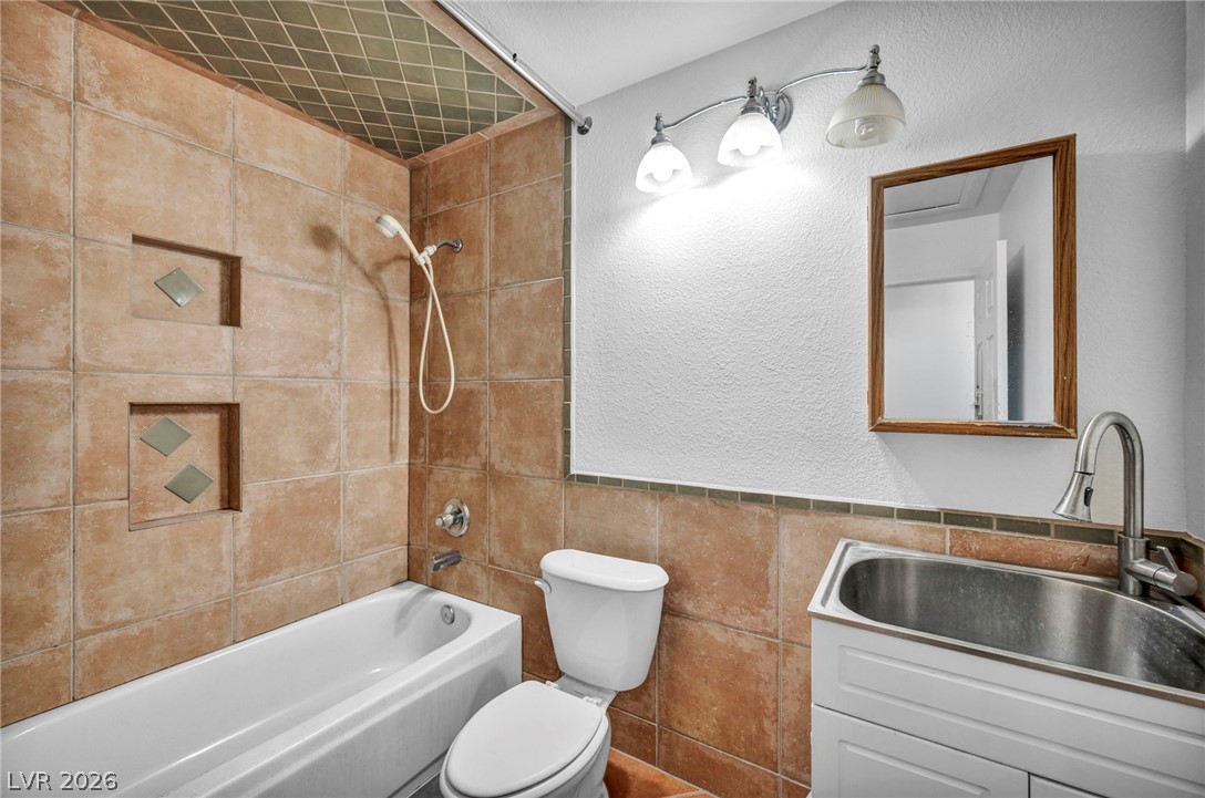 4906 Via Luis Court Property Photo 33