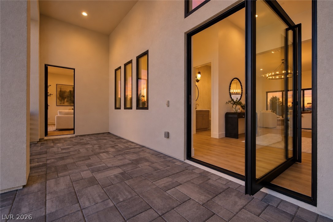 5545 Sierra Brook Court Property Photo 3