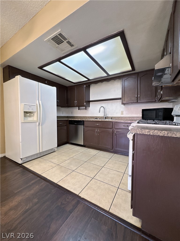 6659 West Tropicana Avenue 202 Property Photo 5