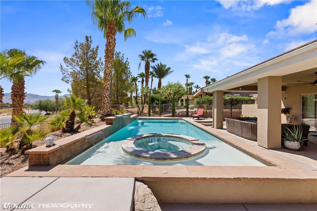 560 Rolling Hills Drive Property Photo 2