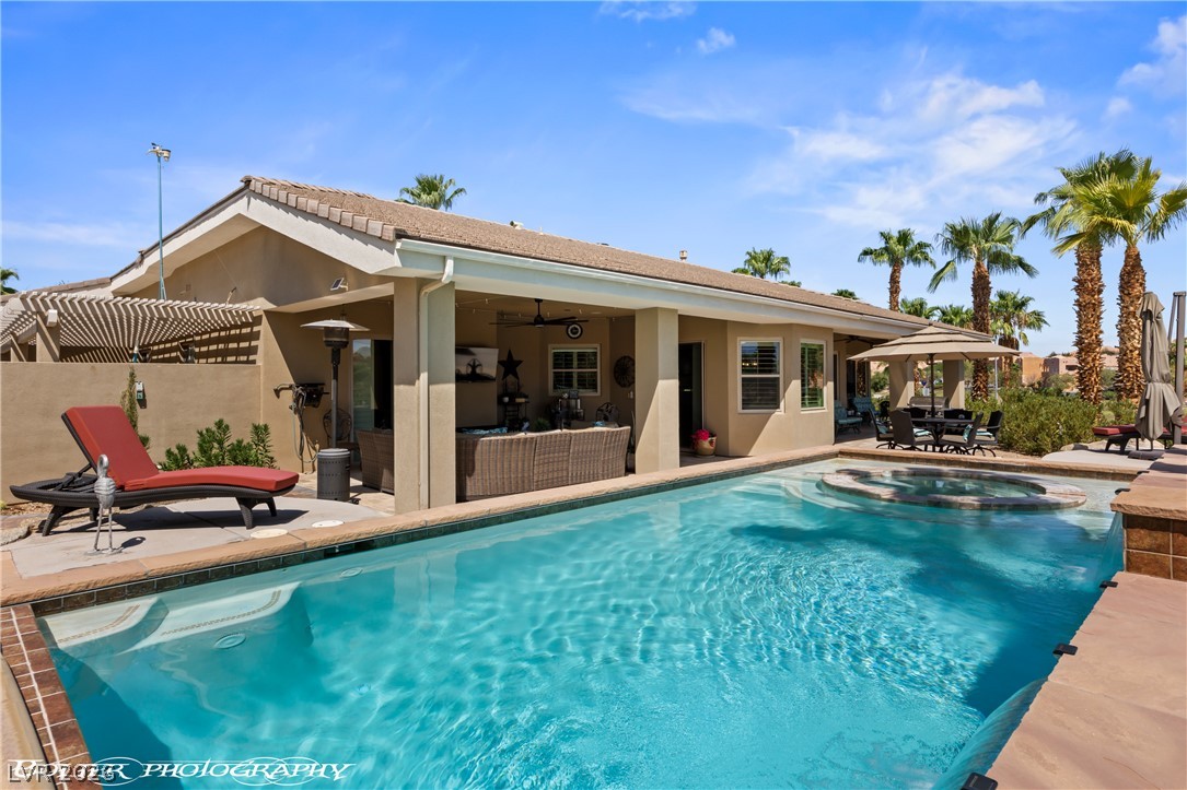 560 Rolling Hills Drive Property Photo 4