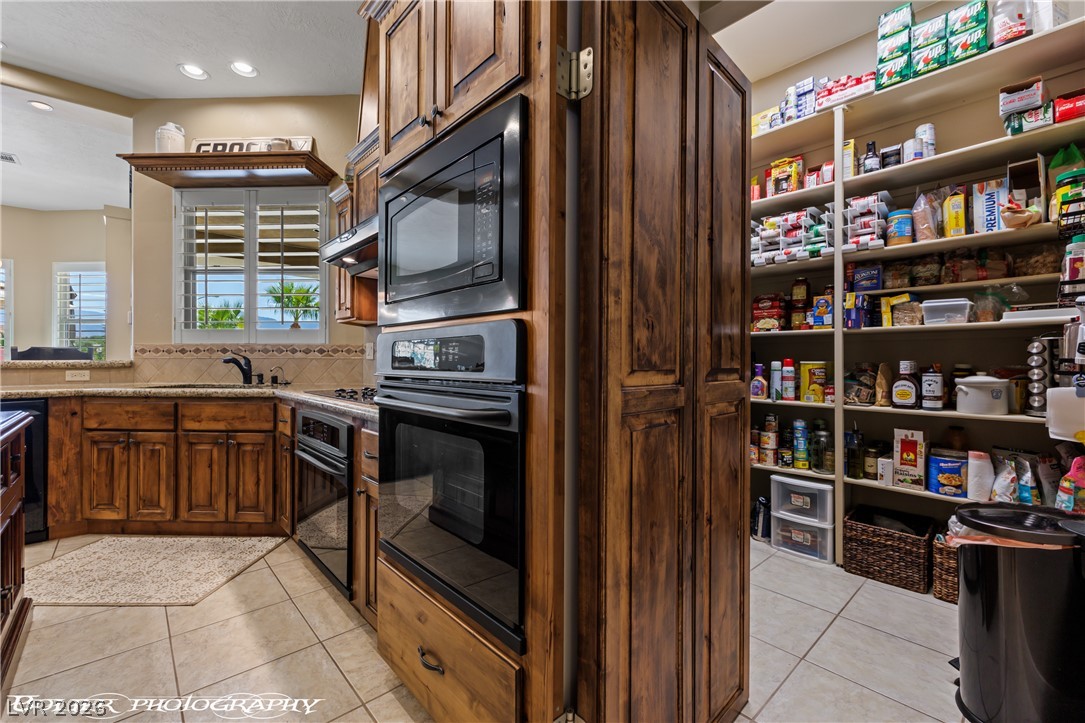 560 Rolling Hills Drive Property Photo 33