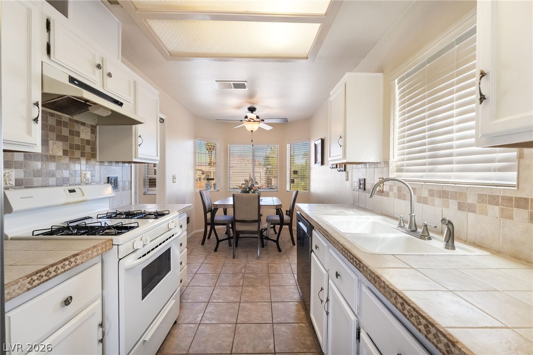6361 Canyon Dawn Avenue Property Photo 15