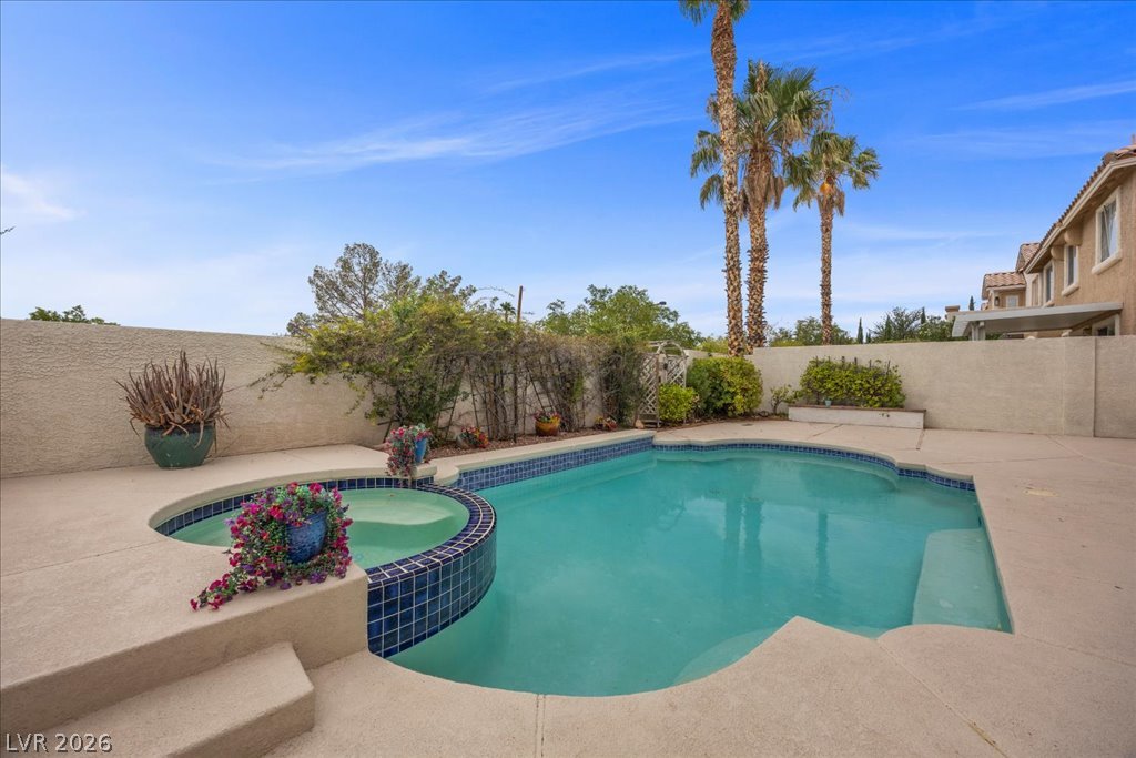 1524 Cross Country Street Property Photo 2