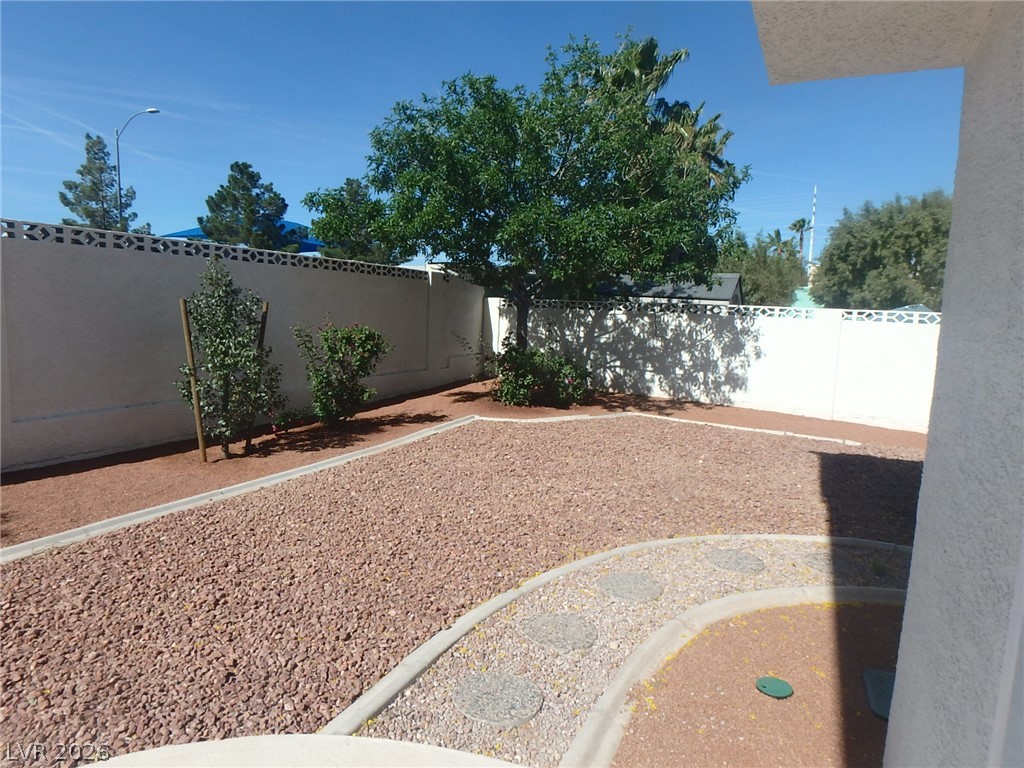 8421 Gillette Avenue - Property Photo 20