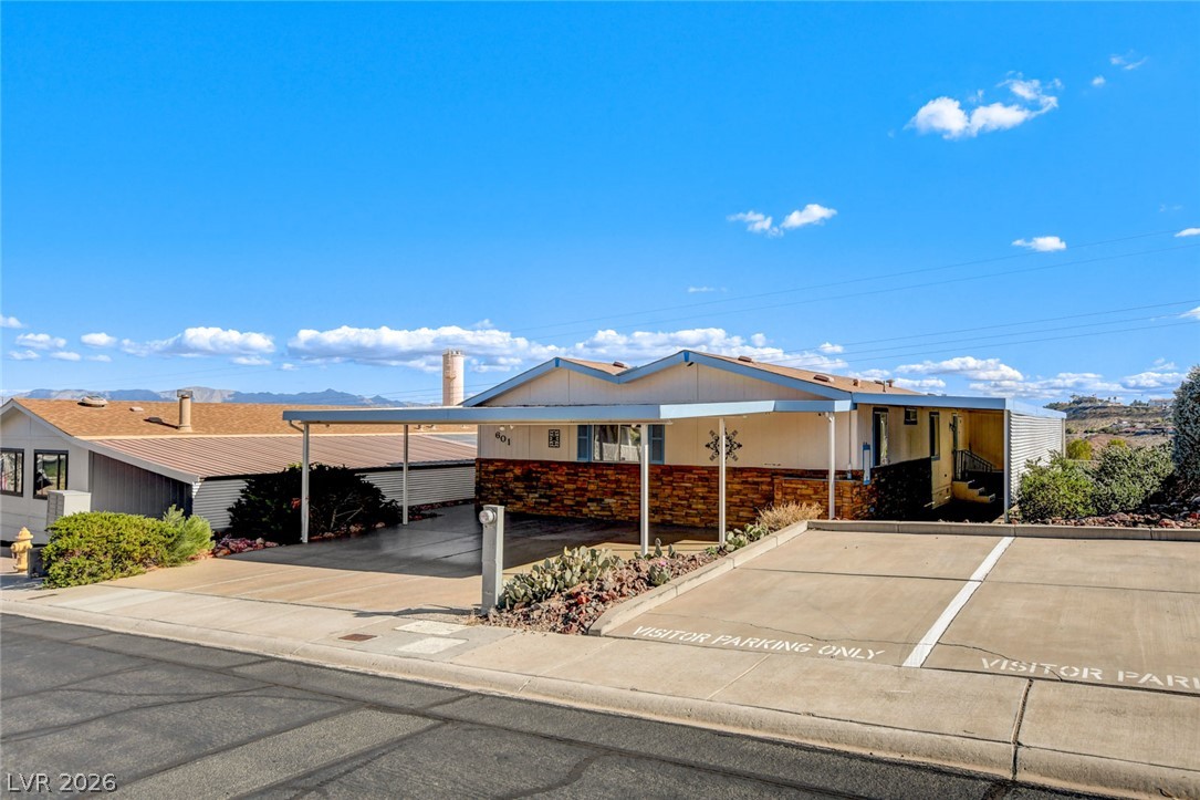 601 Mount Williamson Way Property Photo 4