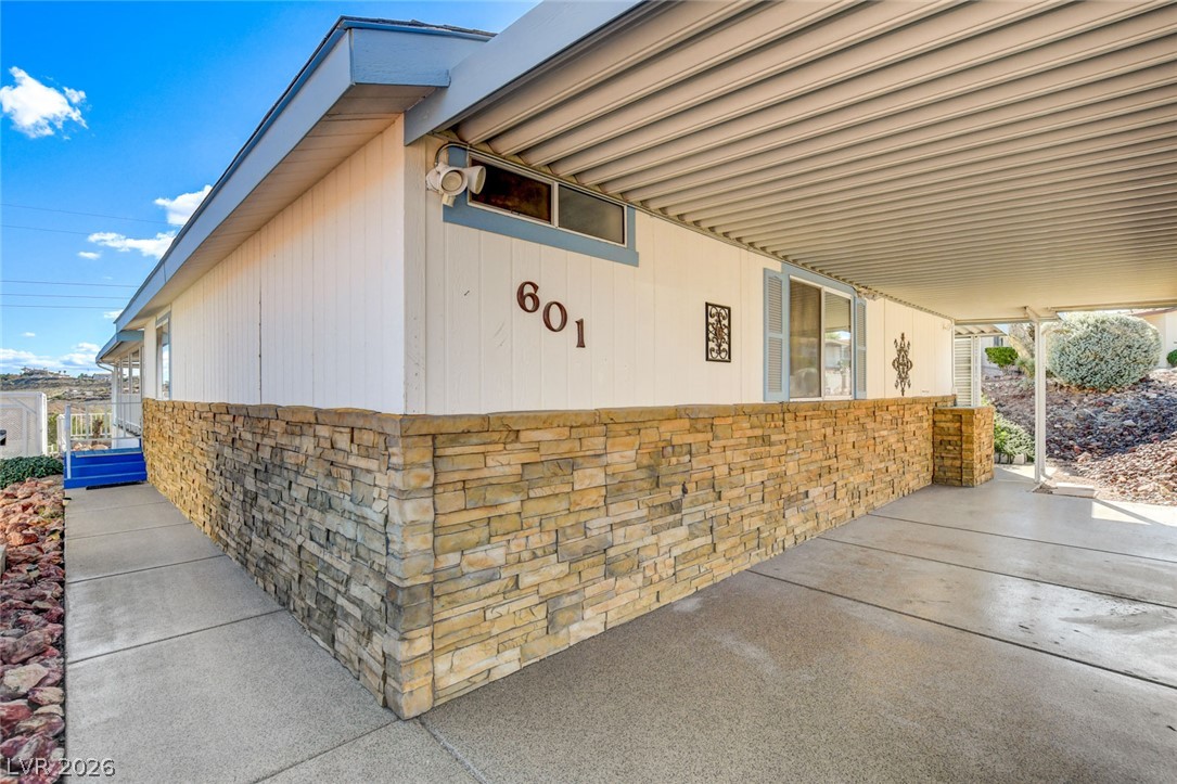 601 Mount Williamson Way Property Photo 6