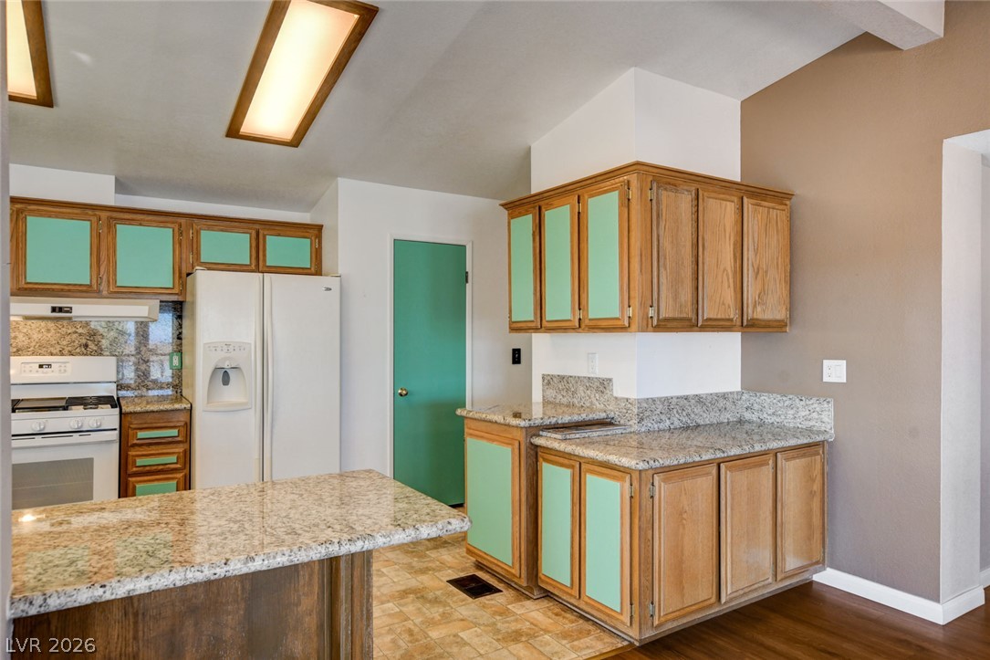 601 Mount Williamson Way Property Photo 37