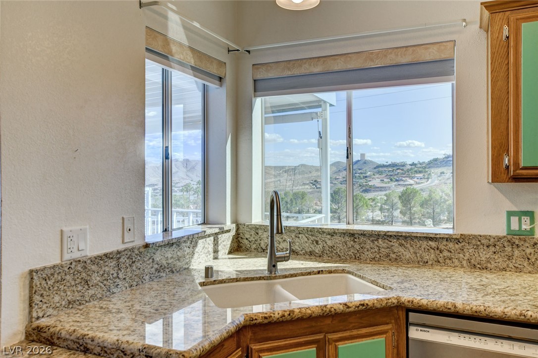 601 Mount Williamson Way Property Photo 40