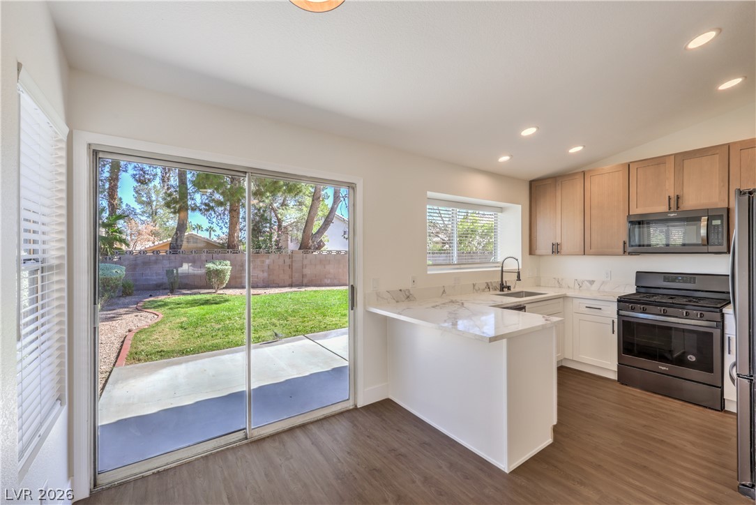 2708 Camphor Tree Street Property Photo 9