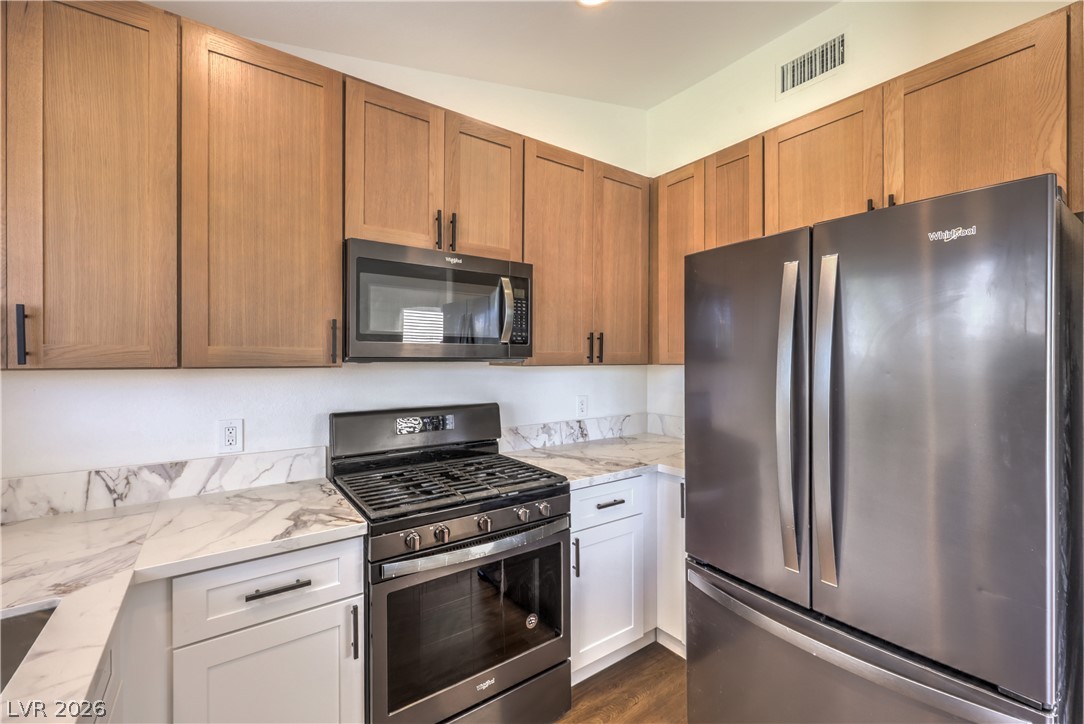 2708 Camphor Tree Street Property Photo 13