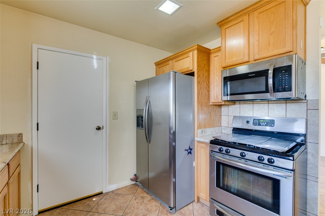 2117 Las Flores Street Property Photo 10