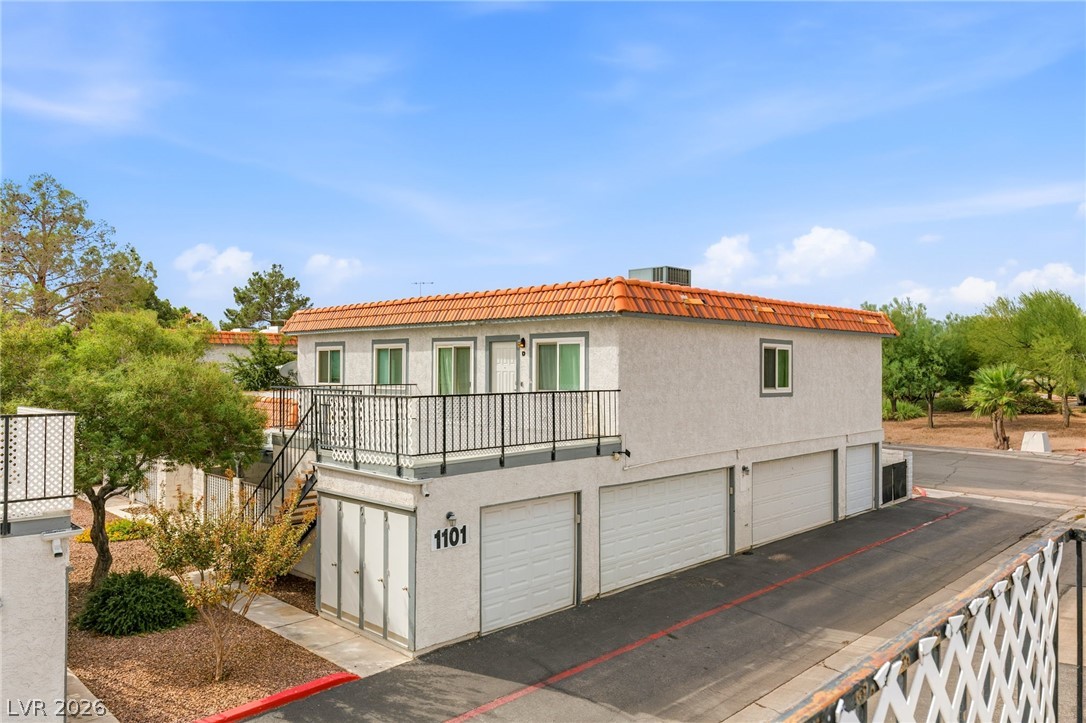 1101 Willow Tree Drive D Property Photo 1